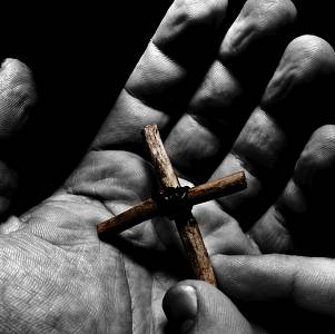 cross_in_a_man_s_hand_istock_000003018263large_1458593699.jpg